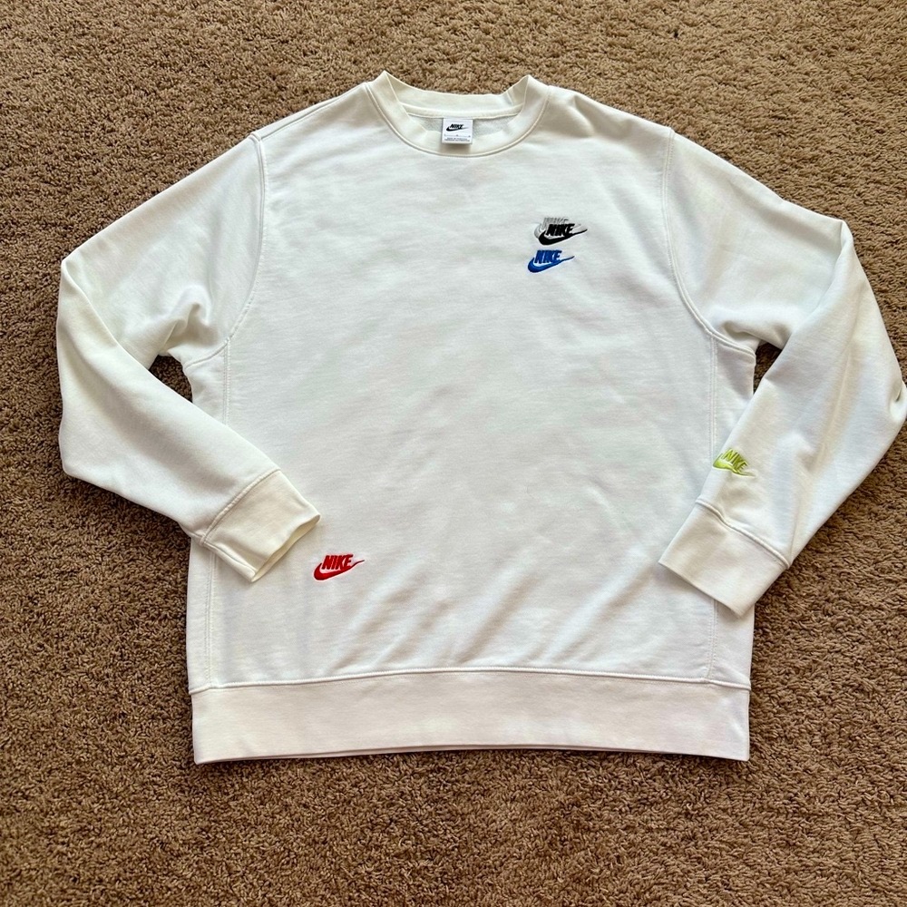 Nike Men’s Sweater! (Excellent Condition)